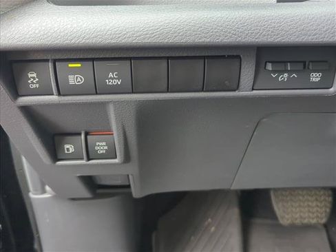 Used 2024 Toyota Sienna XSE w/ XSE Plus Package FWD image 11