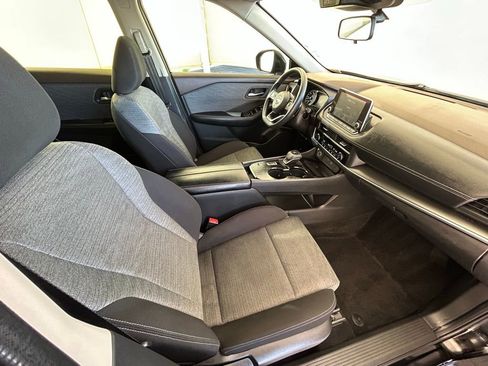 Used 2023 Nissan Rogue SV image 16