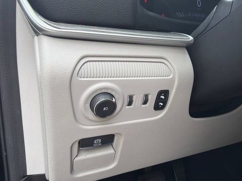 Used 2023 Jeep Wagoneer L Series II AWD/4WD image 37