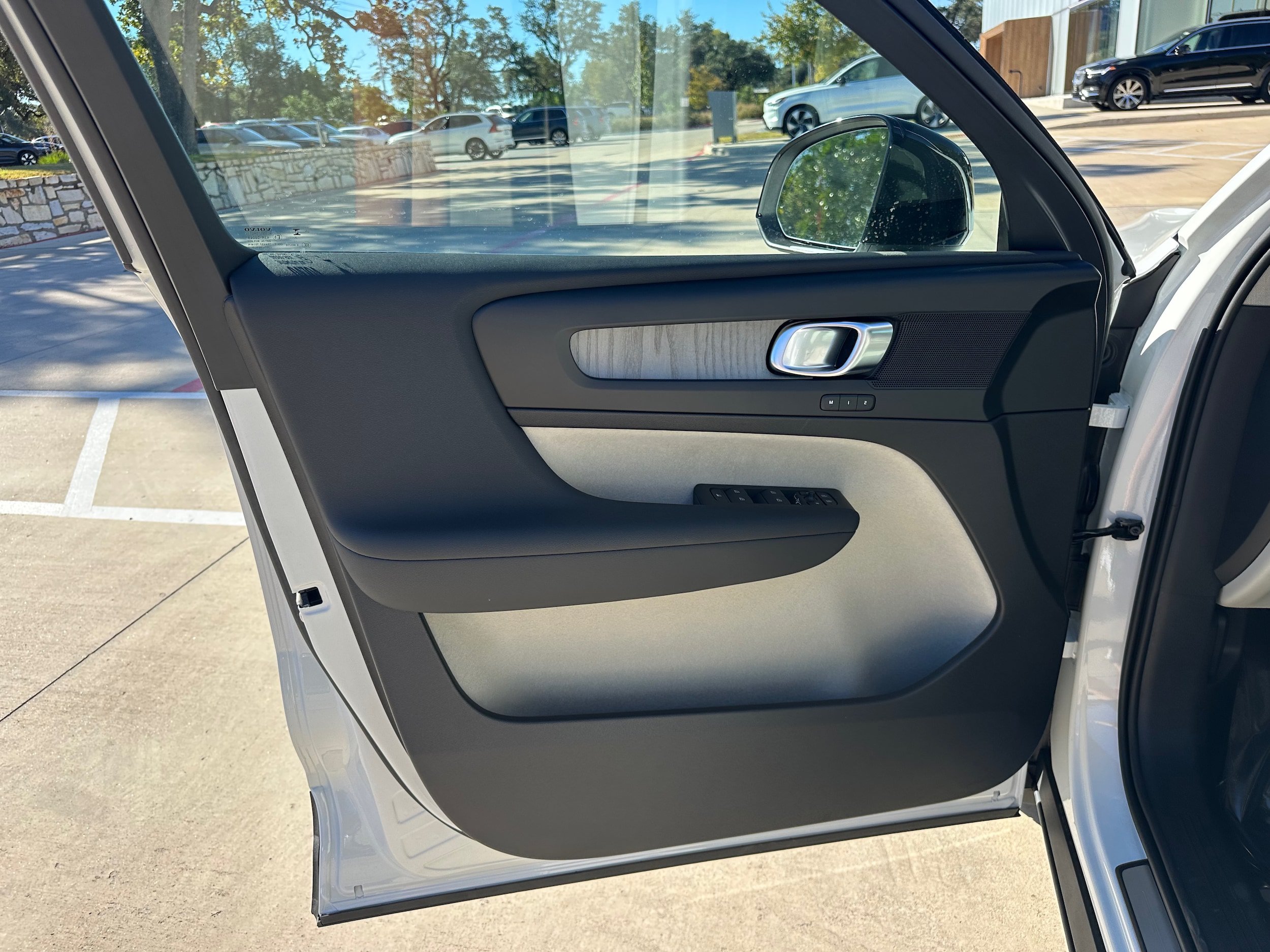 New 2026 Volvo XC40 B5 Plus w/ Protection Package Premier AWD/4WD image 17