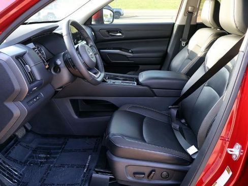 Certified 2023 Nissan Pathfinder SL FWD image 20