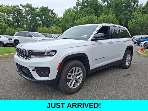 Used 2024 Jeep Grand Cherokee Laredo X w/ Trailer Tow Package AWD/4WD image 3
