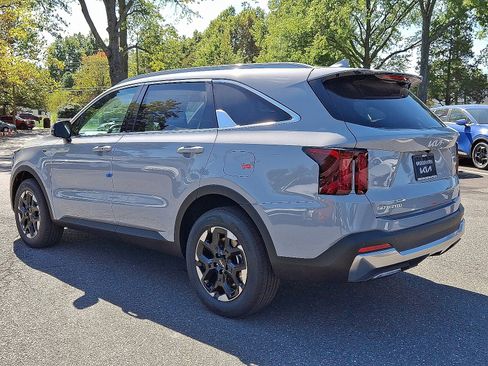 New 2026 Kia Sorento S image 3