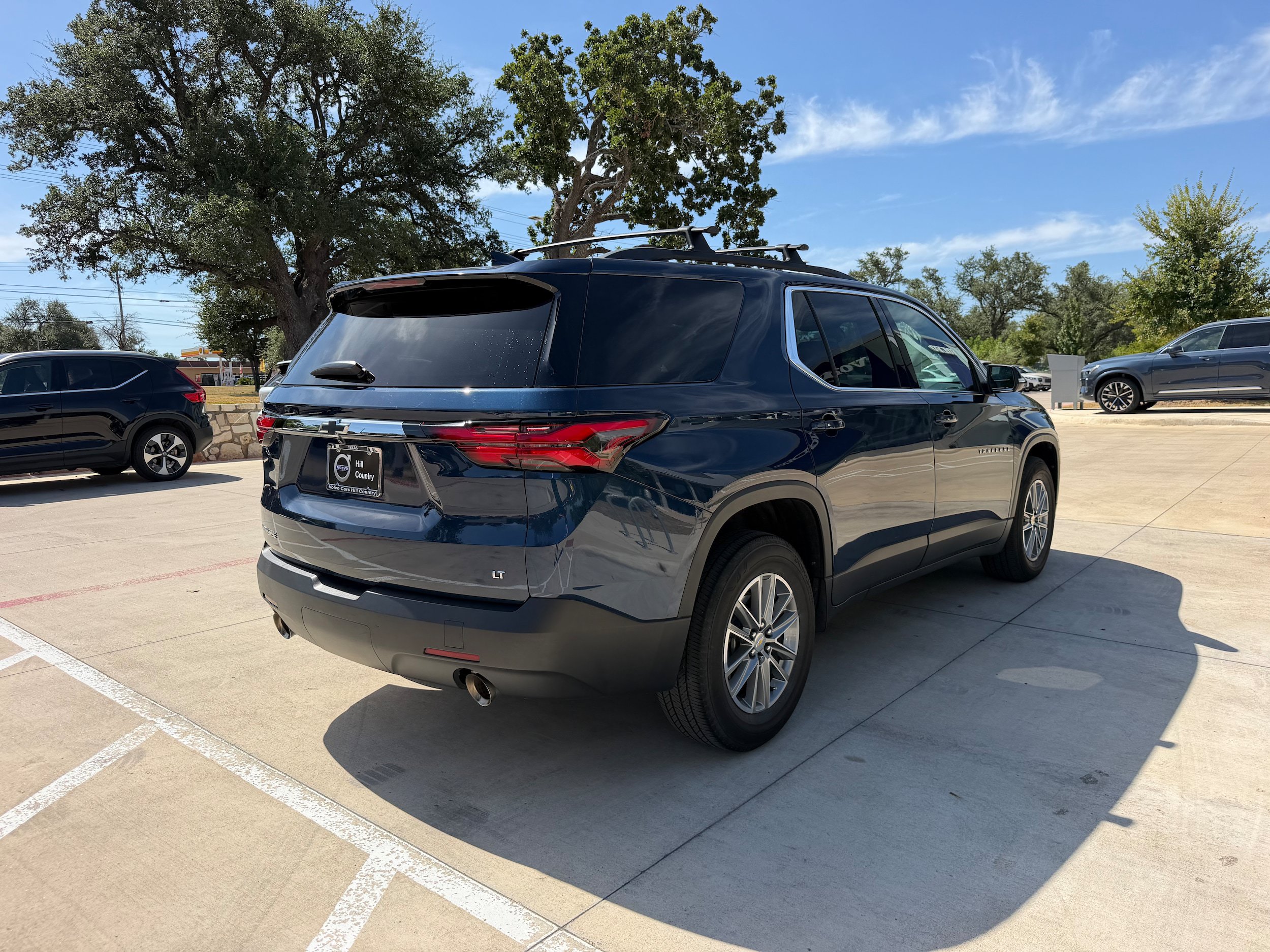 Used 2023 Chevrolet Traverse LT FWD image 6