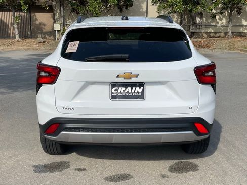 Used 2025 Chevrolet Trax LT w/ LT Convenience Package FWD image 6