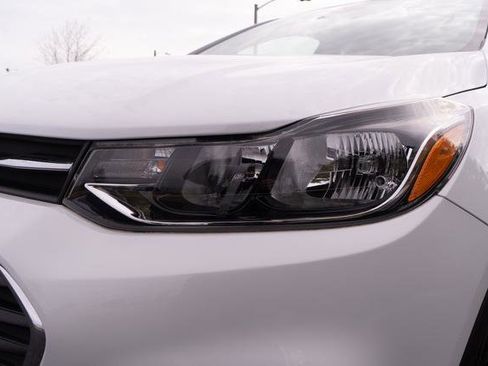 Used 2022 Chevrolet Trax LS w/ Tint and Cruise Package image 35