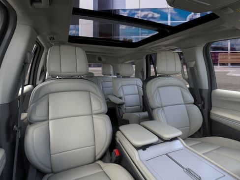 New 2026 Lincoln Navigator Reserve AWD/4WD image 10