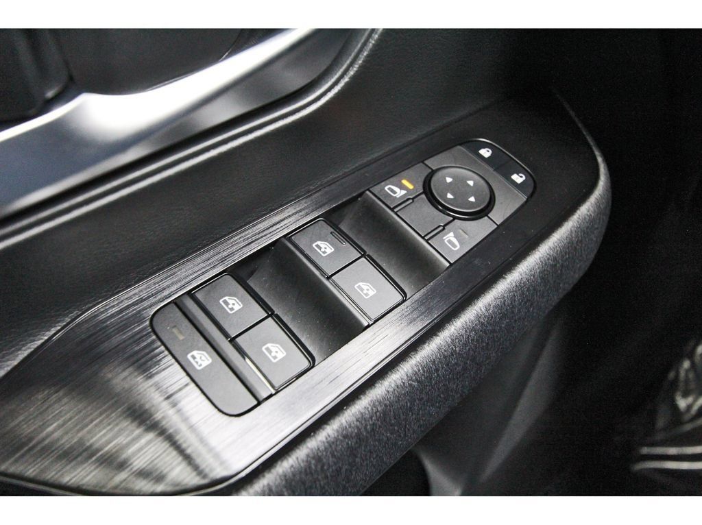 Used 2026 Nissan Kicks SV FWD image 19