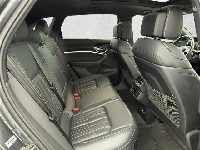Used 2019 Audi e-tron Prestige w/ Prestige Package AWD/4WD image 22