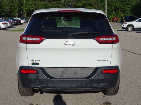 Used 2017 Jeep Cherokee 4WD Sport image 7