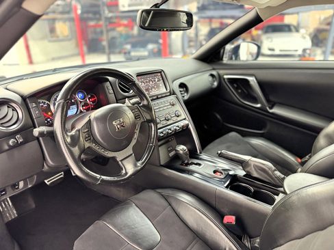 Used 2013 Nissan GT-R Premium image 29