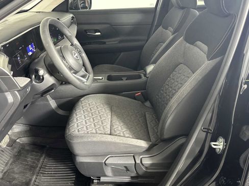 Used 2025 Nissan Kicks SV FWD image 8