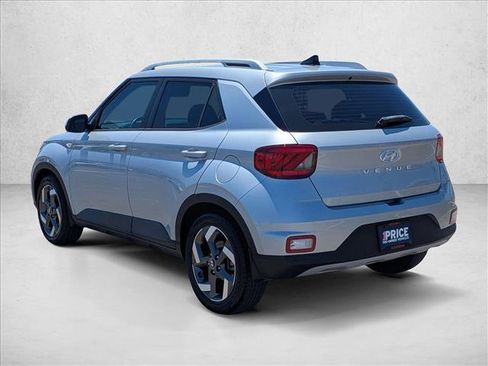 Used 2022 Hyundai Venue SEL FWD image 8