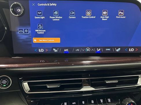Used 2025 Chevrolet Traverse Z71 w/ Driver Confidence Package AWD/4WD image 31