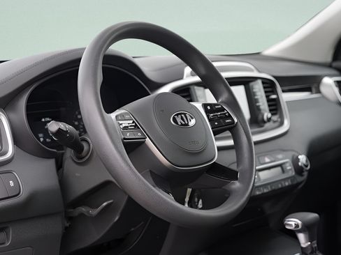 Used 2019 Kia Sorento FWD V6 image 23