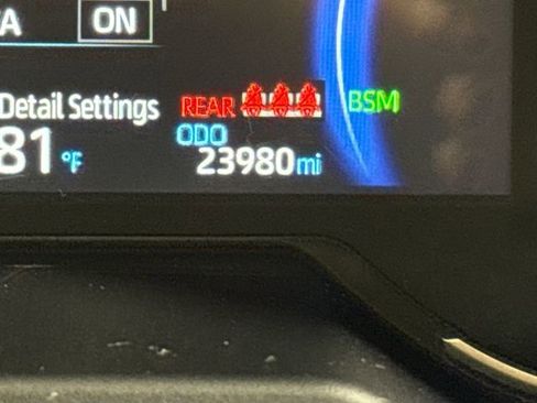 Used 2025 Toyota RAV4 XLE image 31