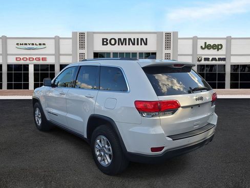 Used 2019 Jeep Grand Cherokee Laredo image 4