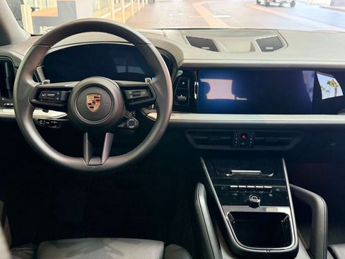 Certified 2025 Porsche Cayenne AWD/4WD image 14