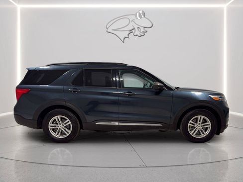 Certified 2024 Ford Explorer XLT RWD image 6