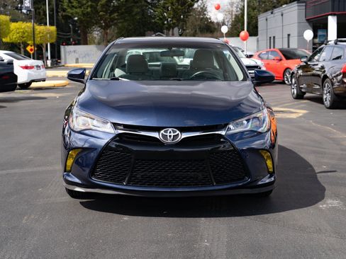 Used 2016 Toyota Camry LE image 3