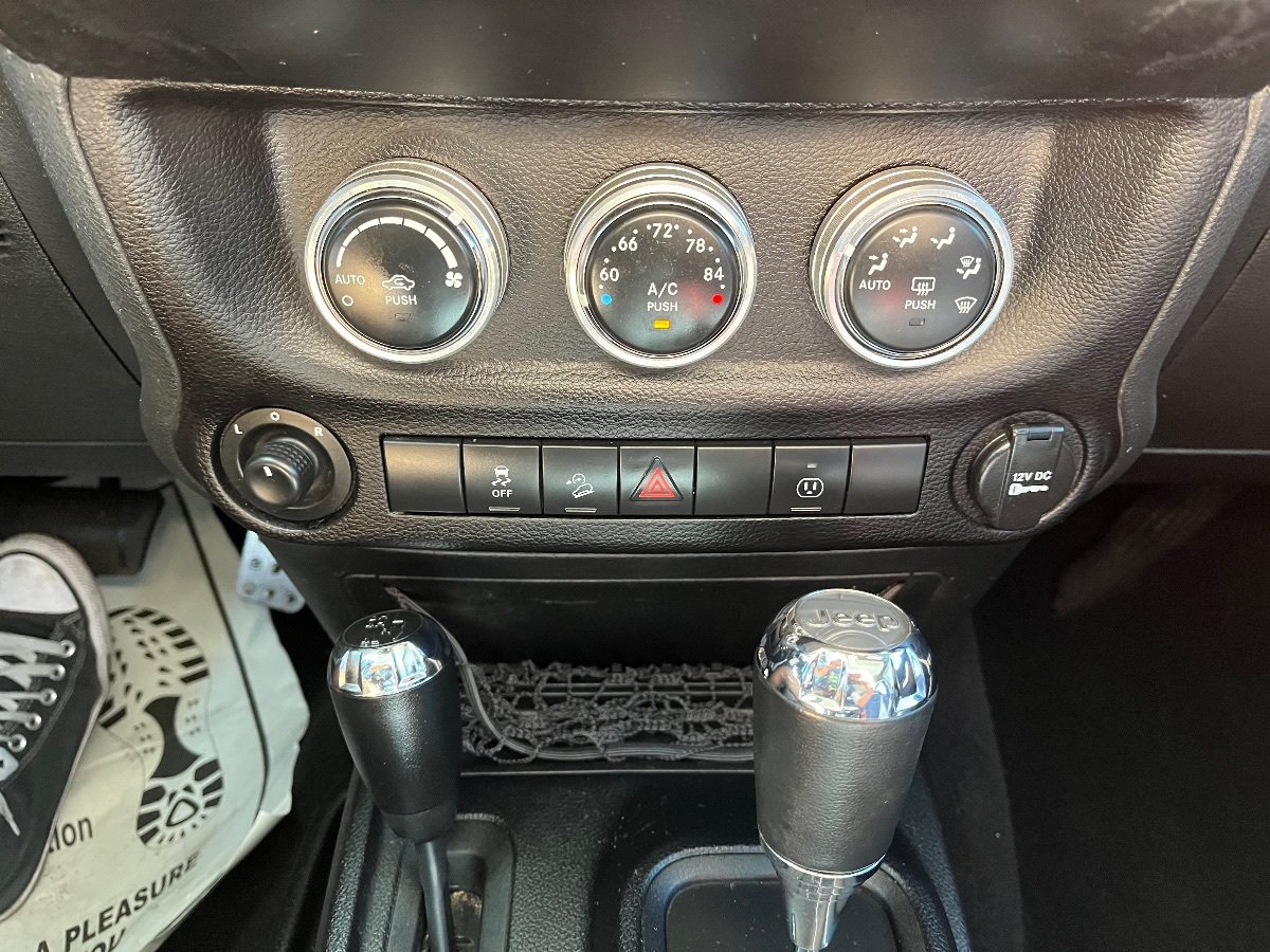 Used 2013 Jeep Wrangler Sahara w/ Dual Top Group AWD/4WD image 14