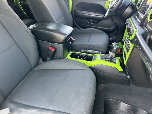 Used 2018 Jeep Wrangler Unlimited Sport S AWD/4WD image 12