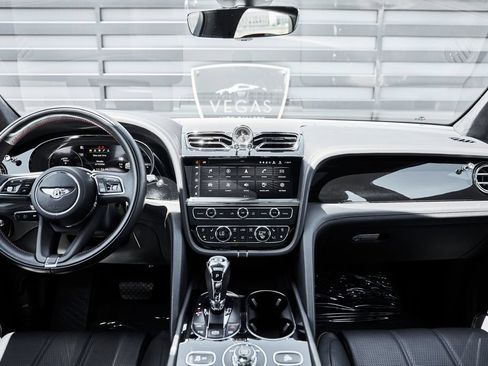 Used 2021 Bentley Bentayga AWD/4WD image 50