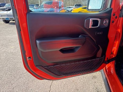 Used 2020 Jeep Wrangler Unlimited Rubicon w/ Cold Weather Group image 24