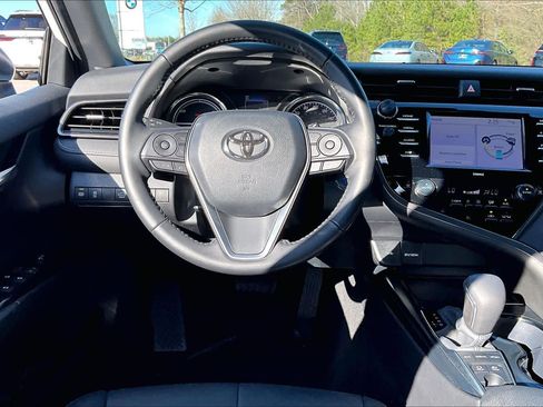 Used 2020 Toyota Camry SE image 5