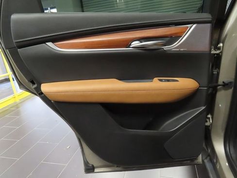 Used 2023 Cadillac XT5 Premium Luxury image 11