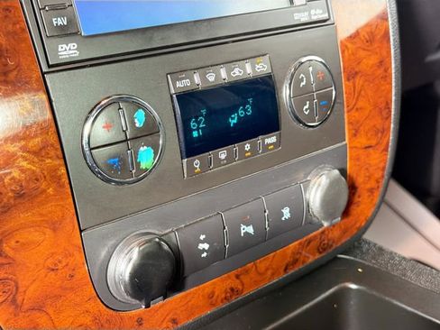Used 2011 Chevrolet Avalanche LT w/ Luxury Package AWD/4WD image 15