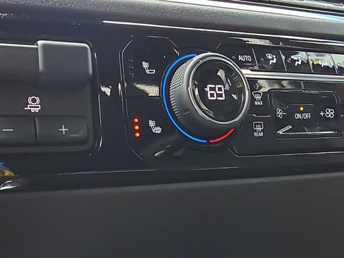 Used 2023 Chevrolet Silverado 1500 LT w/ Leather Package image 25