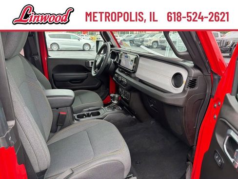 Used 2025 Jeep Wrangler Sport AWD/4WD image 8