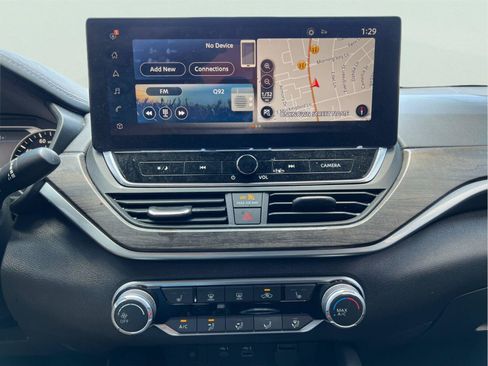 Used 2023 Nissan Altima 2.5 SV w/ SV Premium Package FWD image 32