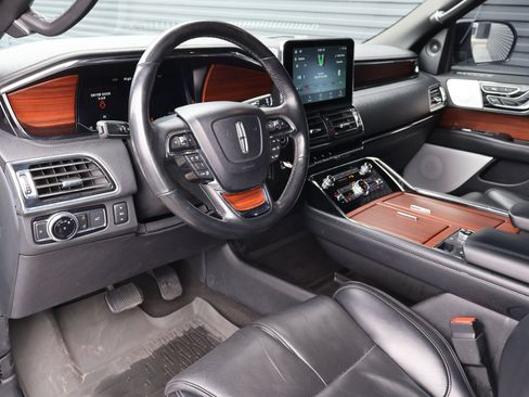 Used 2021 Lincoln Navigator Reserve w/ Luxury Package AWD/4WD image 4