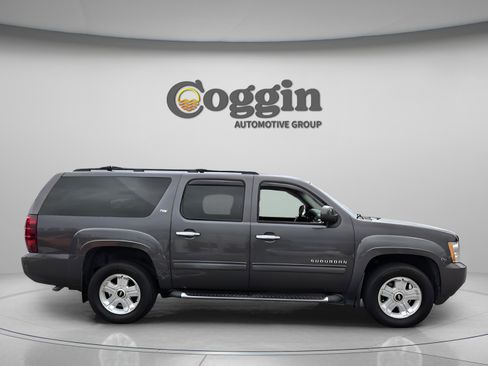 Used 2010 Chevrolet Suburban LT w/ Luxury Package AWD/4WD image 6