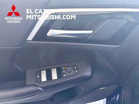 Used 2025 Mitsubishi Outlander SE image 11