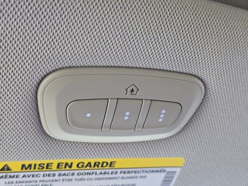 Used 2022 Chrysler Pacifica Limited w/ Uconnect Theater Family Group FWD image 32