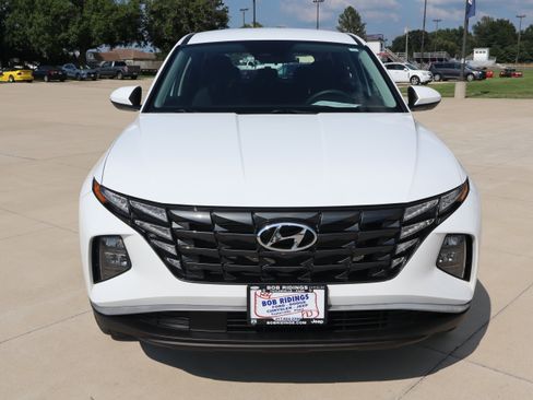 Used 2024 Hyundai Tucson SE AWD/4WD image 2