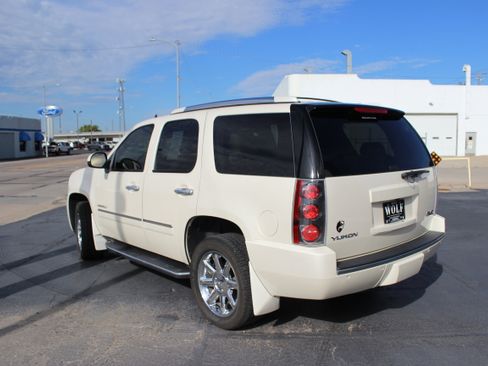 Used 2014 GMC Yukon Denali AWD/4WD image 5