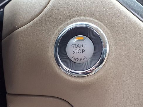 Used 2020 Nissan Pathfinder SL image 28