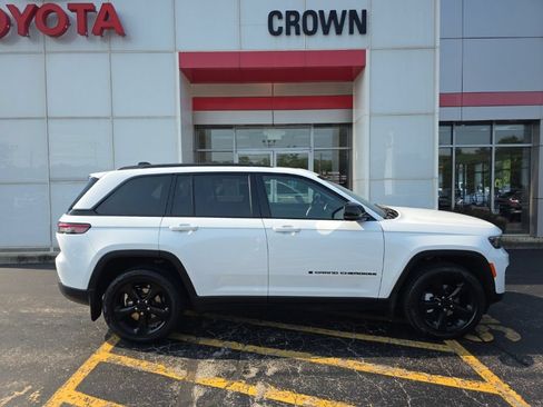 Used 2024 Jeep Grand Cherokee Limited w/ Luxury Tech Group II AWD/4WD image 2