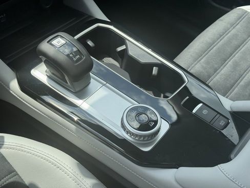 New 2025 Mitsubishi Outlander SE image 18