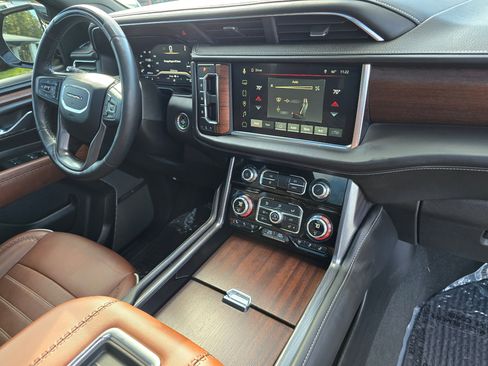 Used 2023 GMC Yukon Denali Ultimate image 11