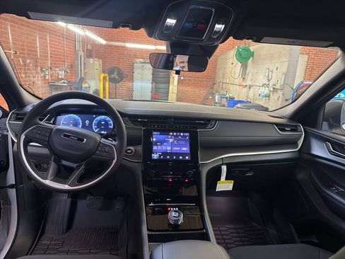 New 2026 Jeep Grand Cherokee Laredo AWD/4WD image 20