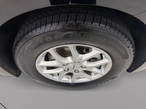 Used 2024 Chrysler Pacifica Touring-L FWD image 9
