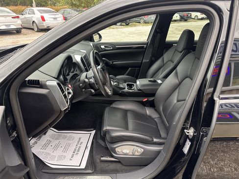 Used 2017 Porsche Cayenne Platinum Edition image 9