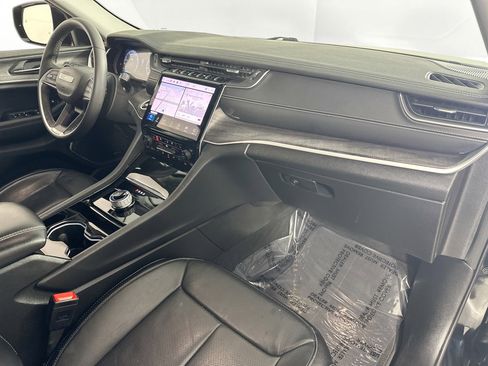 Used 2023 Jeep Grand Cherokee Limited w/ Luxury Tech Group II image 30