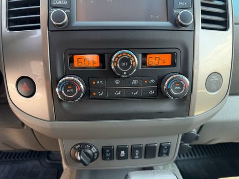 Used 2016 Nissan Frontier SL w/ Moonroof Package AWD/4WD image 33