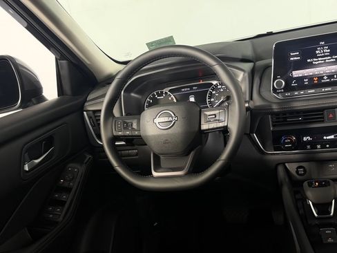 Used 2026 Nissan Rogue SV AWD/4WD image 14